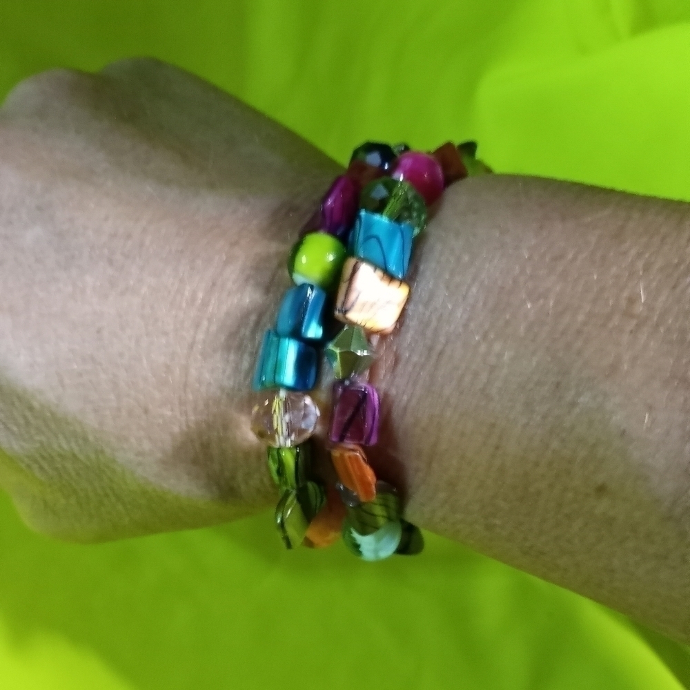 Pair of stretch multicolor colorful beaded bracelets faceted Shell glass